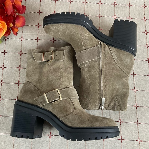 Kenneth Cole “Rhode” Suede Ankle Boots Double Buckle Lug Polar Grip Sole Sz 9 - Picture 6 of 8